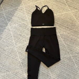 SET ACTIVE SCULPTFLEX® Legging and Ribbed V Bra. Size M. Color Espresso